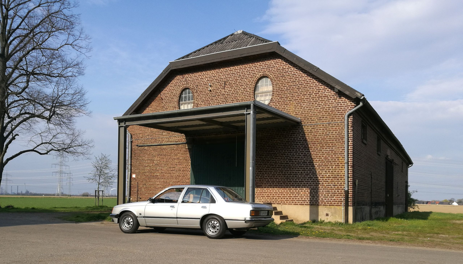 Opel Rekord E1 / alte Scheune