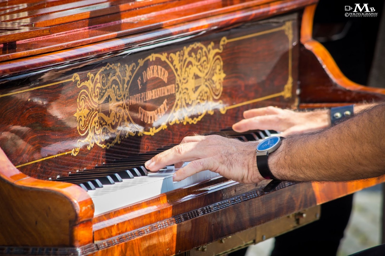 Open Air Pianist