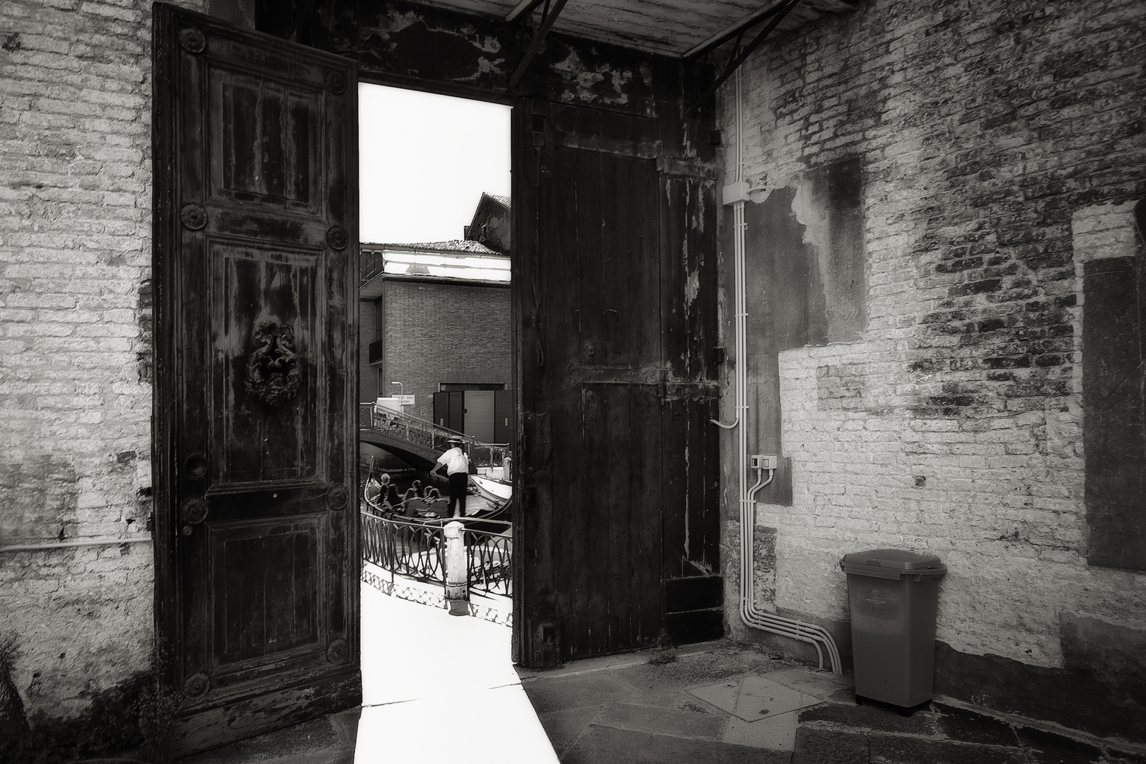 Open Door Foto Bild Fotokunst Monochrome Fine Art