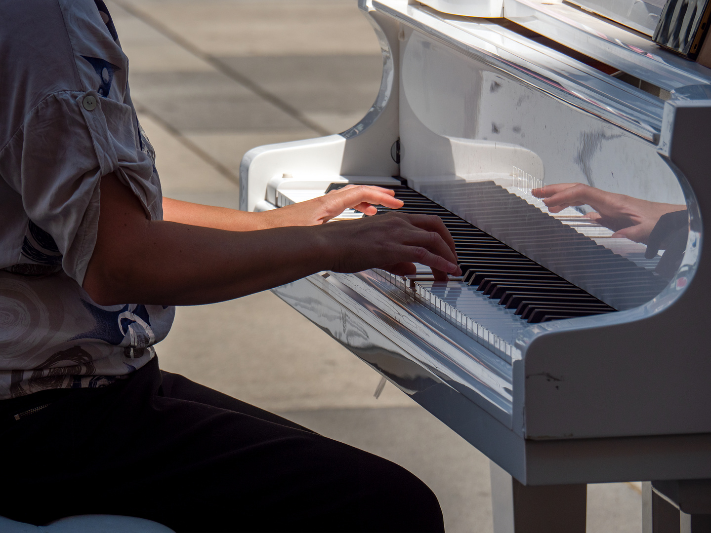 open piano...