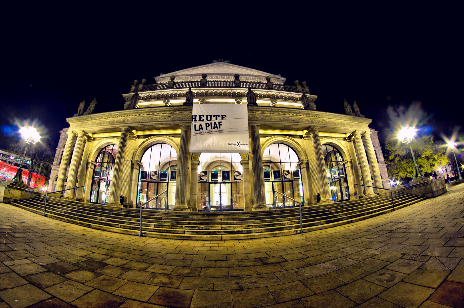 Oper bei Nacht