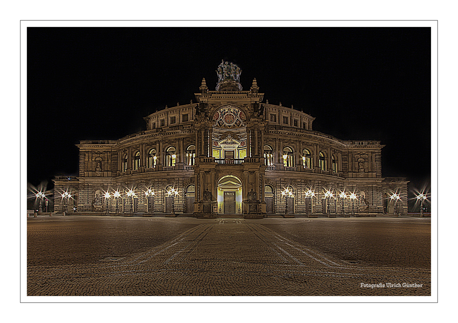 Oper bei Nacht