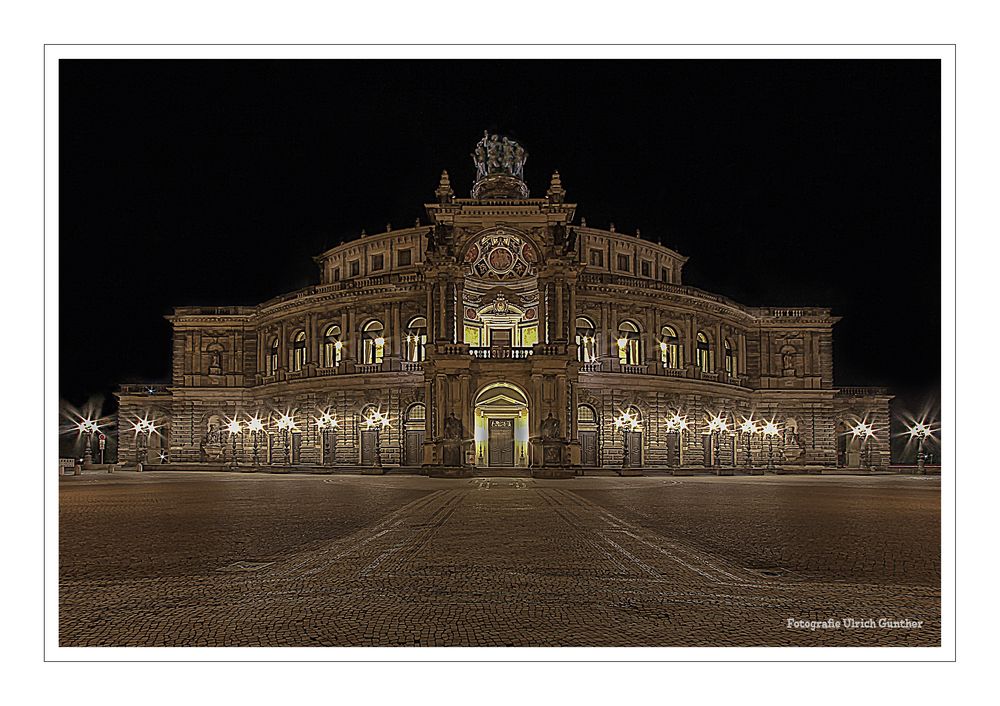 Oper bei Nacht