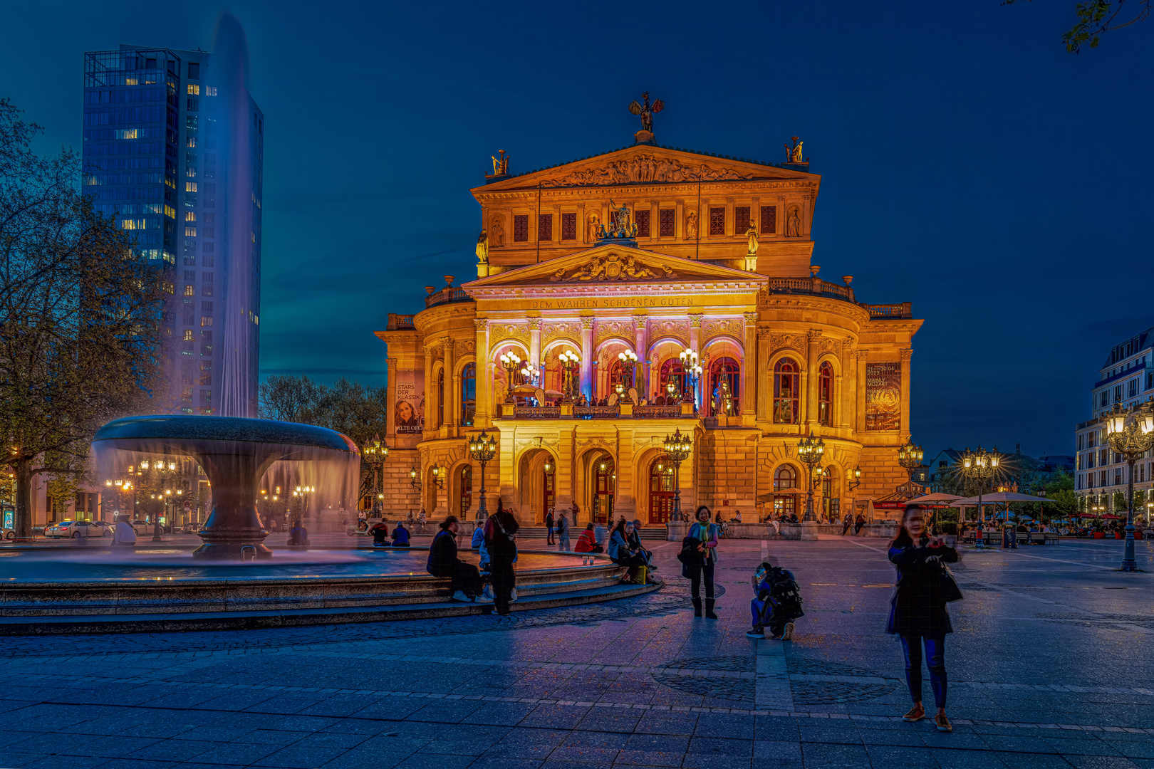 Oper Frankfurt am Abend