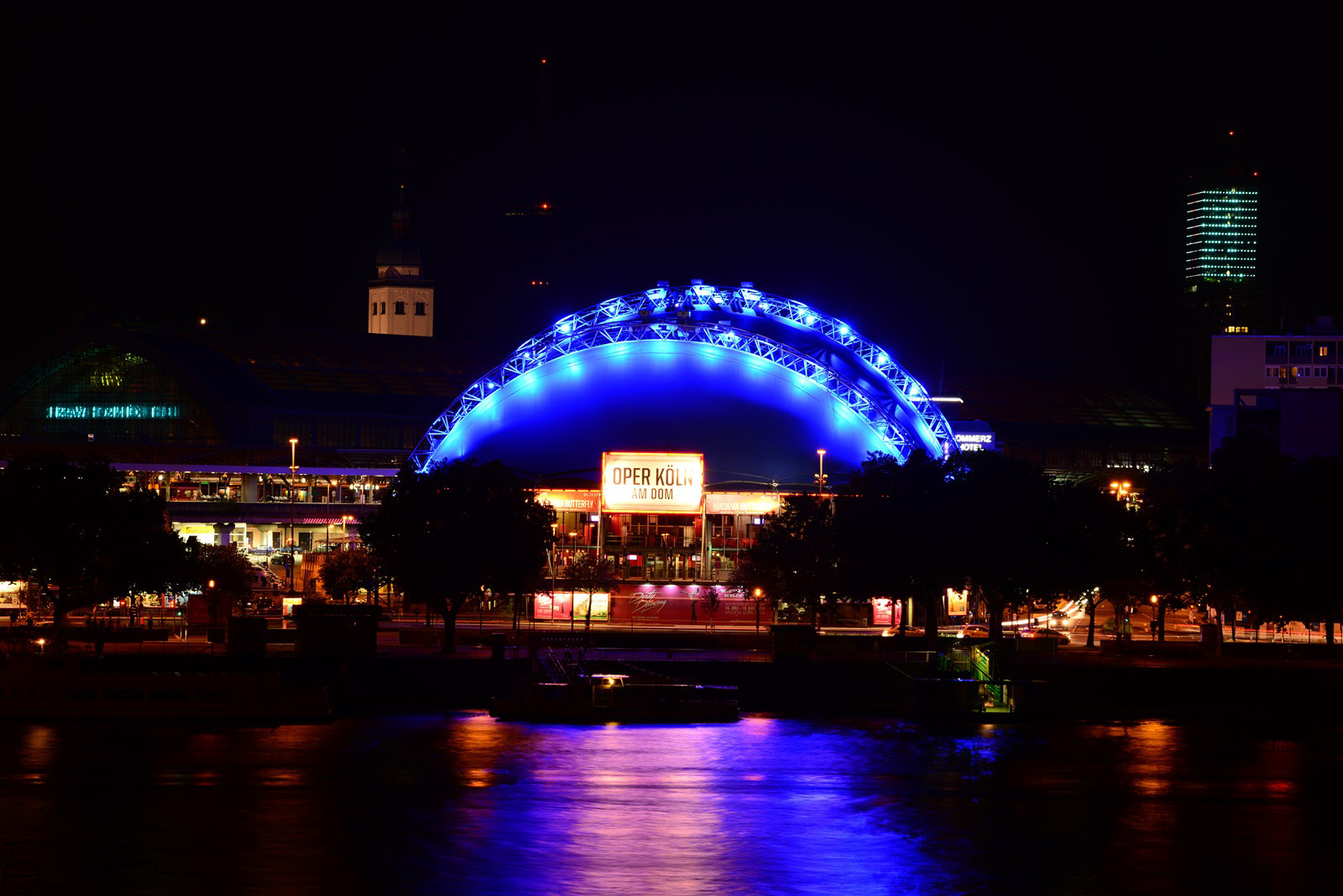 Oper Köln bei Nacht