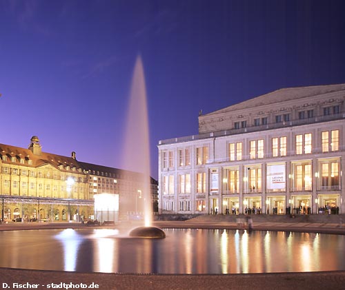 Oper Leipzig bei Nacht