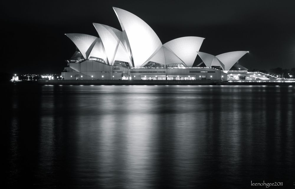 Opera House in Sydney bei Nacht in BW