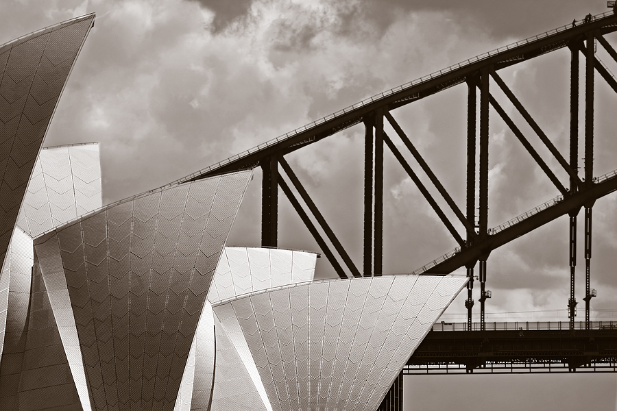 Opera meets Harbour Bridge