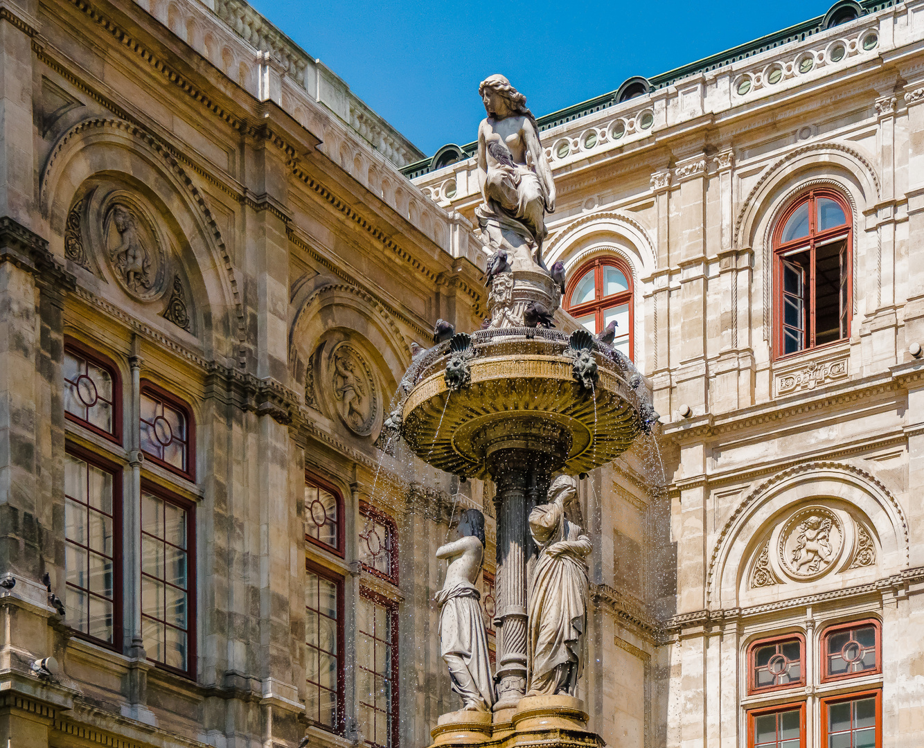 Opernbrunnen