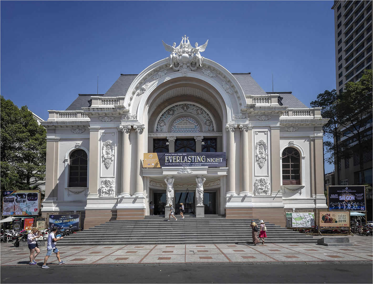 ... Opernhaus ...