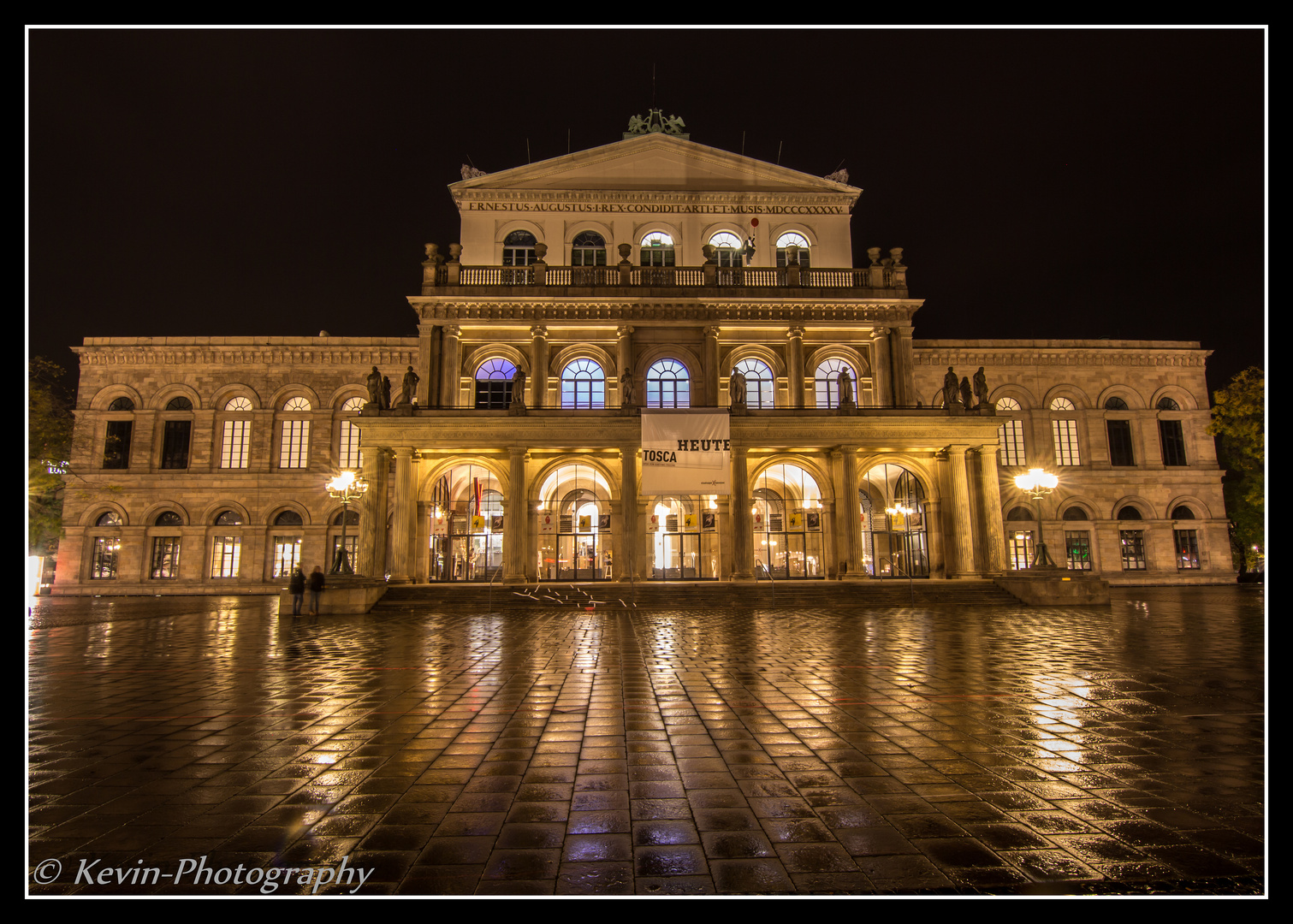 Opernhaus in Hannover bei Nacht