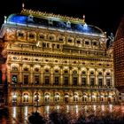 Opernhaus in Prag bei Nacht