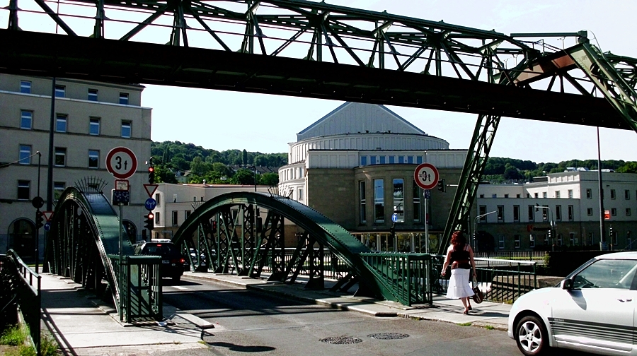 Opernhaus und Wupperbrücke