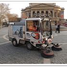 opernplatz, zehn vor acht.