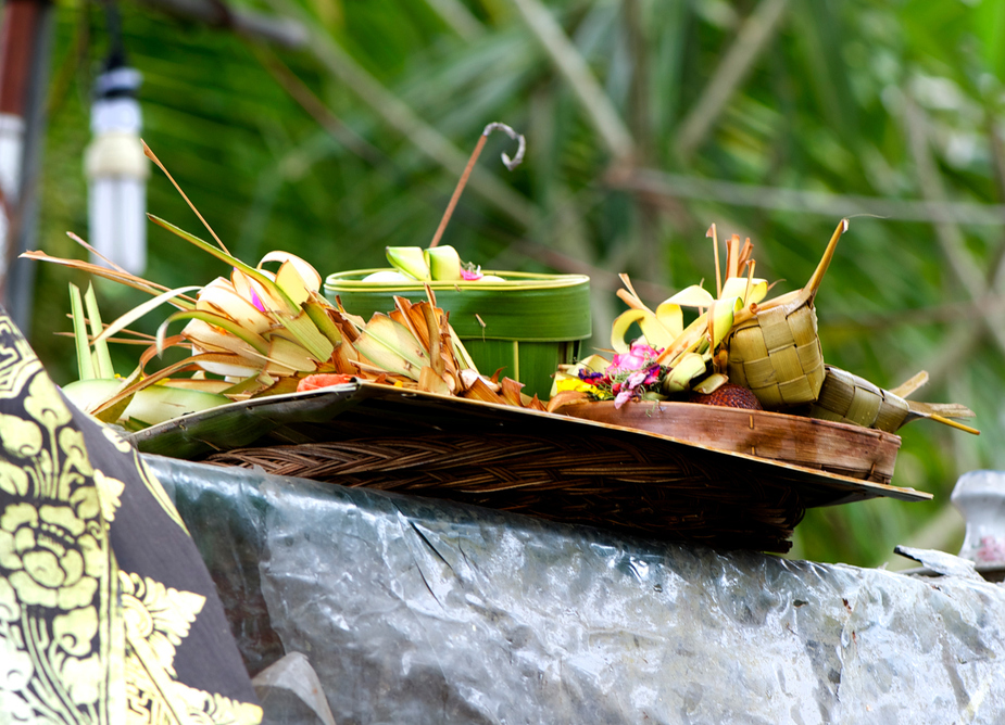 Opfergabe am Wegrand in Bali