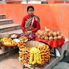 Opfergabenverkäuferin in Janakpur im Terai