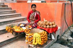 Opfergabenverkäuferin in Janakpur im Terai