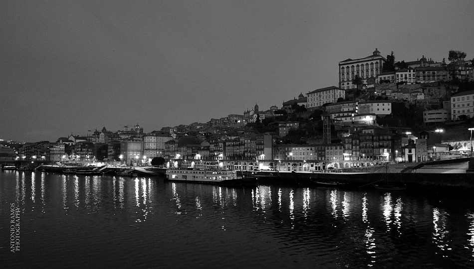 Oporto by night