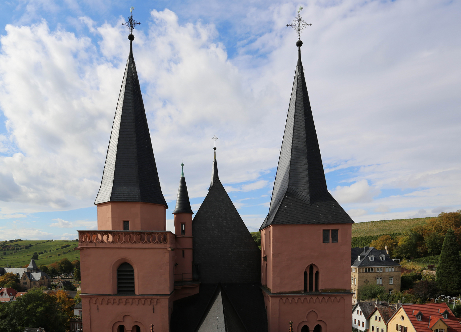 Oppenheim - Blick über die Katharinenkirche von Ost nach West