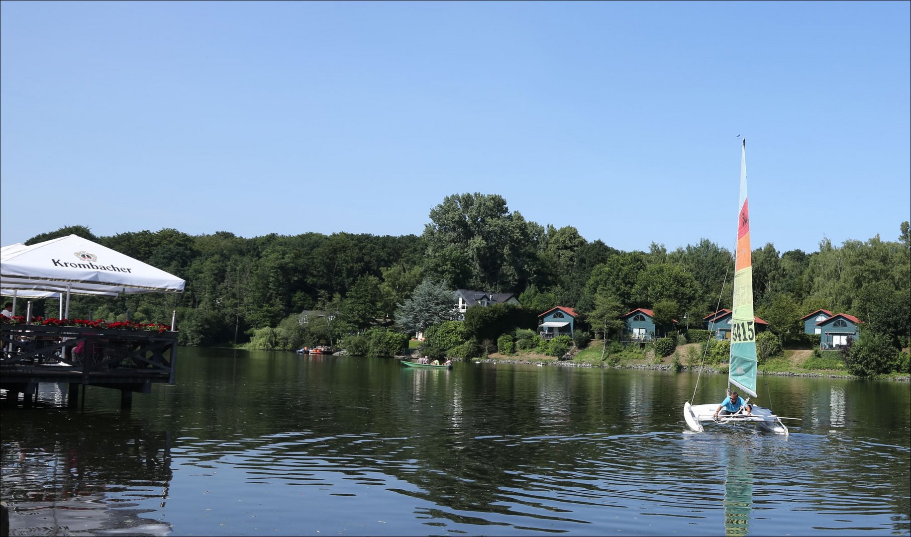 Optimist auf Katamaran