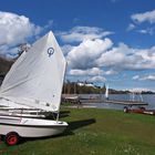 Optimisten kurz vor ihrer ersten Segelfahrt auf dem Großen Plöner See 2017