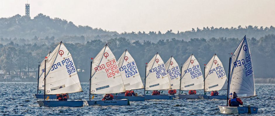 OPTIMISTEN VOR EINER LANDMARKE