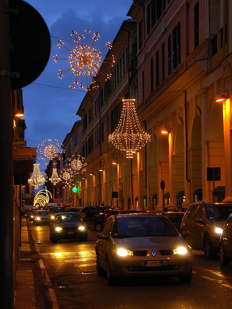 Ora di punta sotto le luminarie