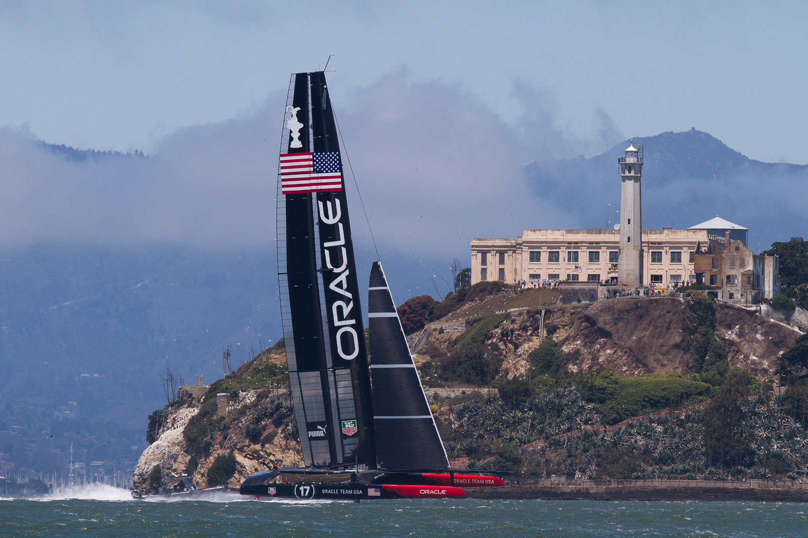 Oracle Team USA vor Alcatraz