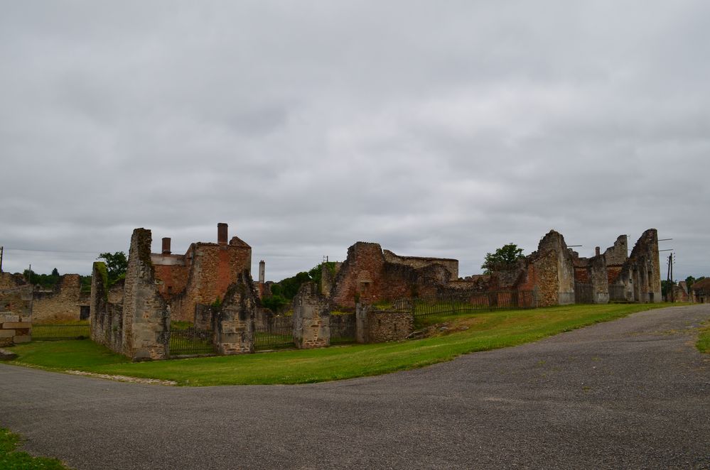 Oradour-sur-Glane - Was bleibt? Foto & Bild | france ...