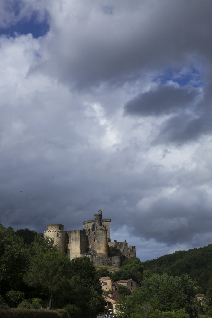  Orage sur le chateau