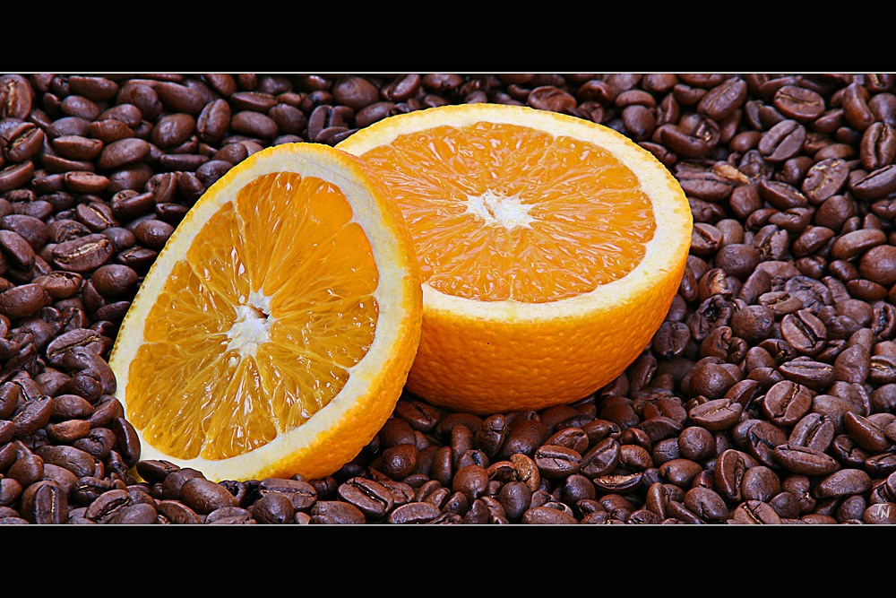 Orange auf Kaffee