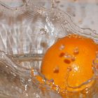 Orange in Wasser