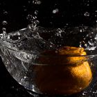 Orange in`s Wasser gefallen