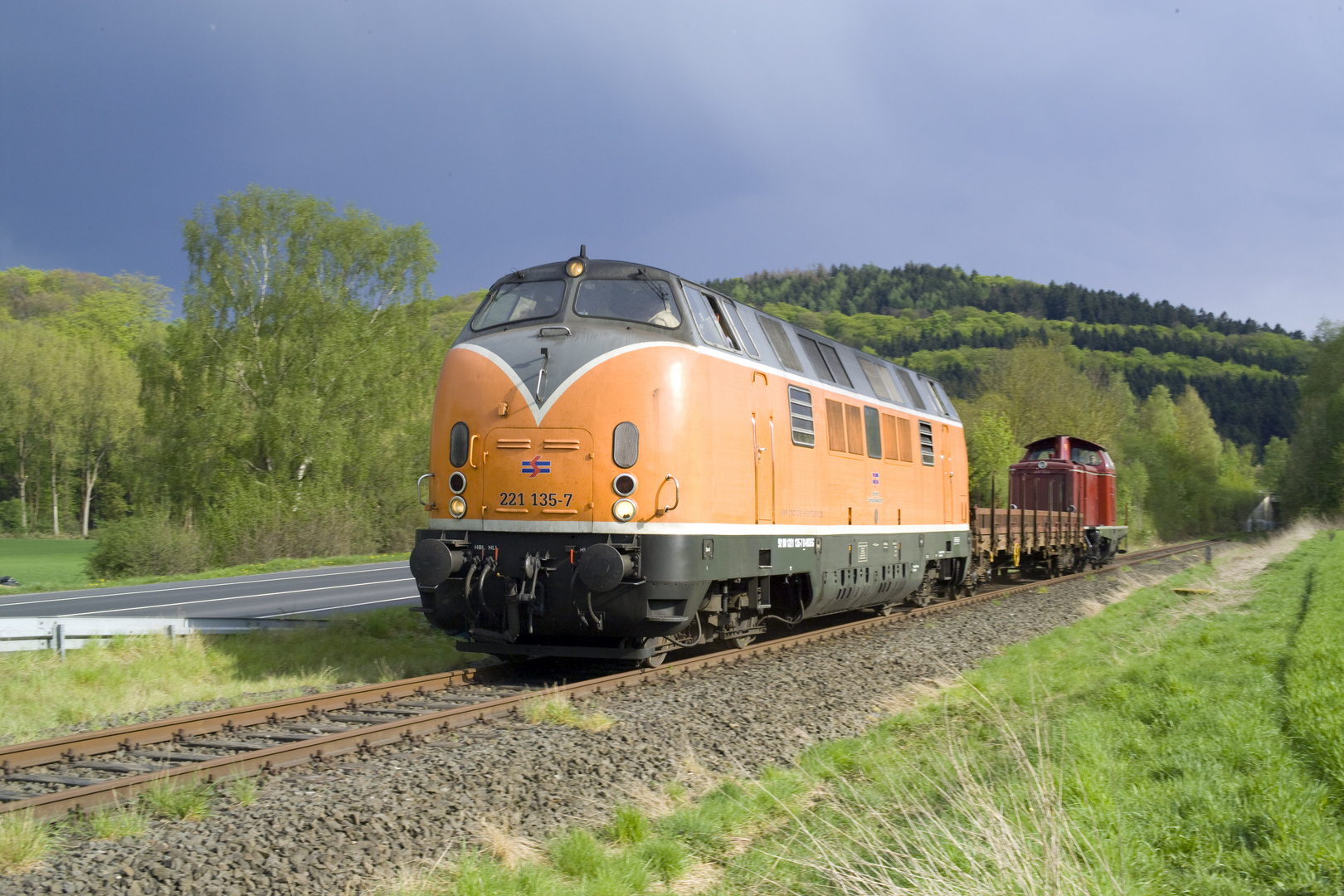 Orange Lady auf Probefahrt