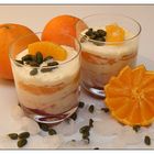 Orangen-Himbeer Mascarpone Crème mit Pistazienkernen