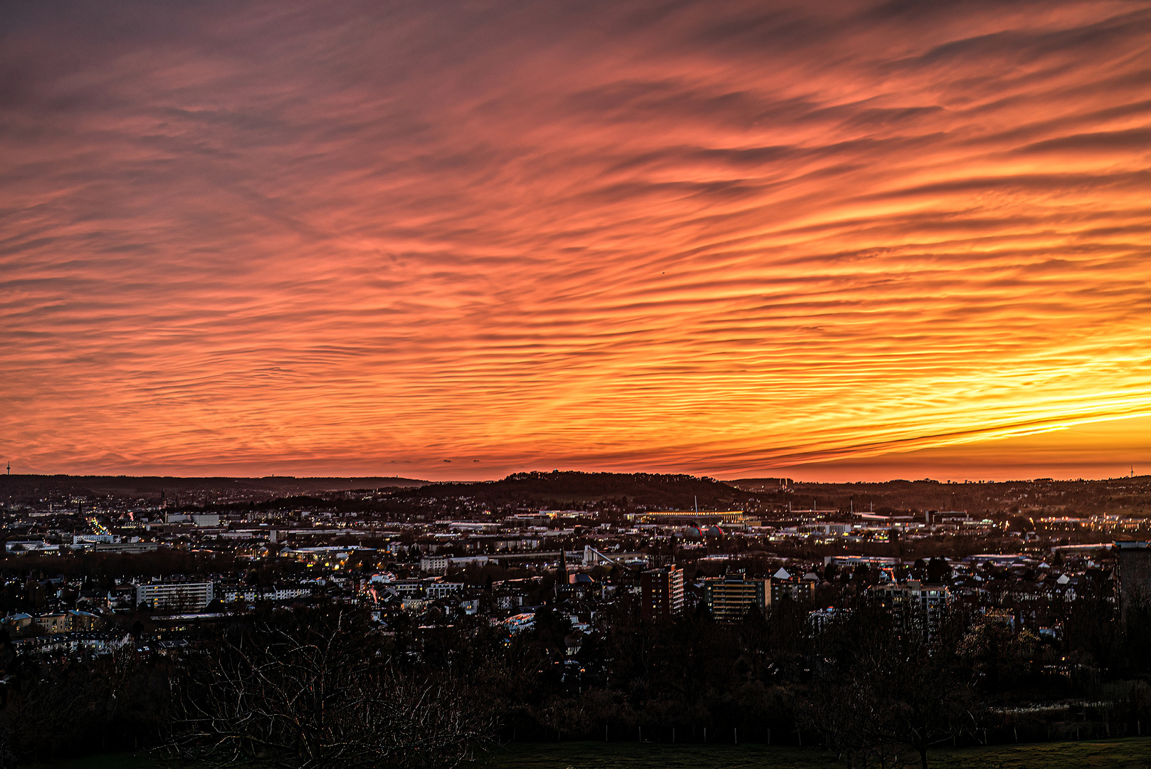 oranger Himmel über Aachen