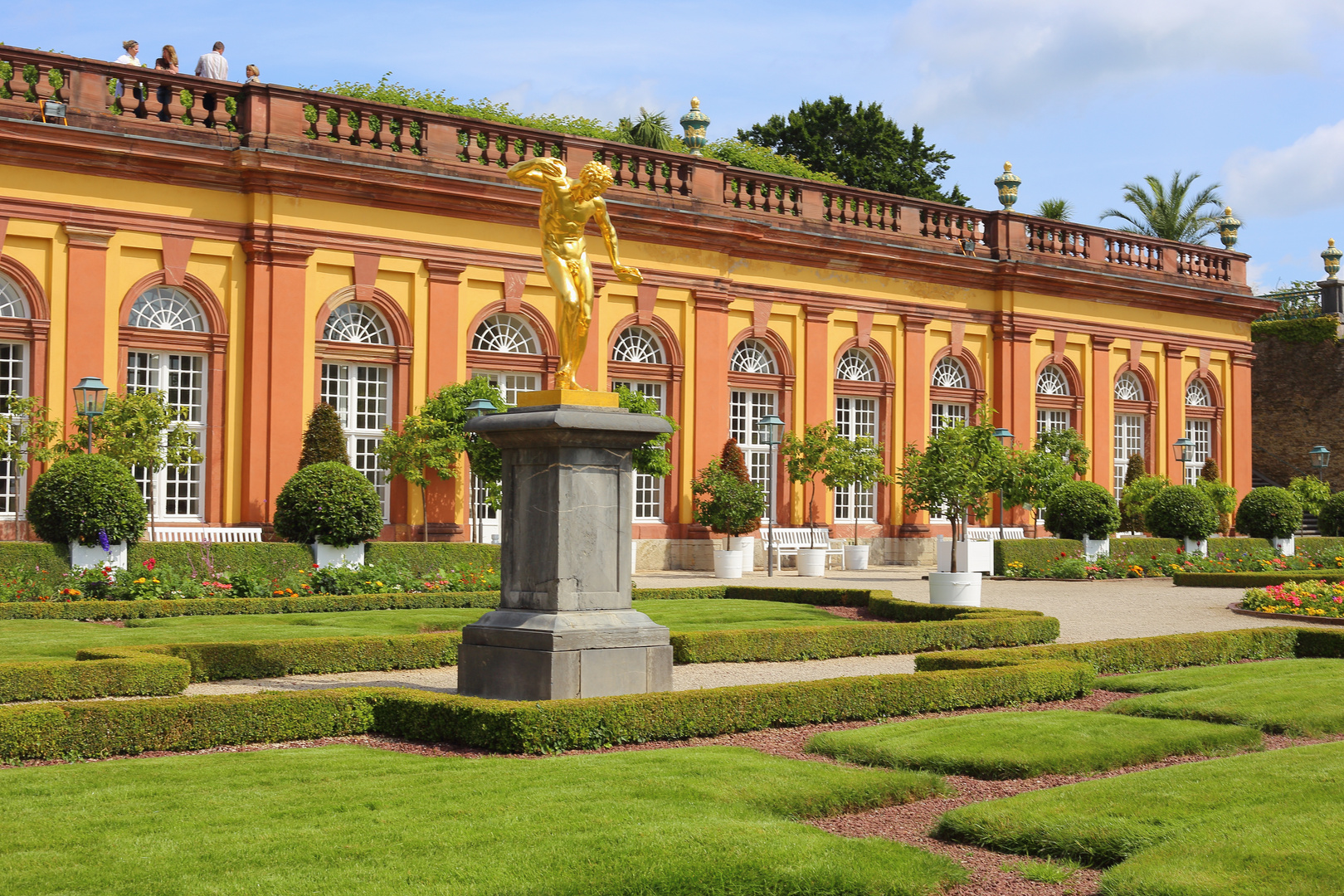 Orangerie des Weilburger Schlosses mit Schlossgarten