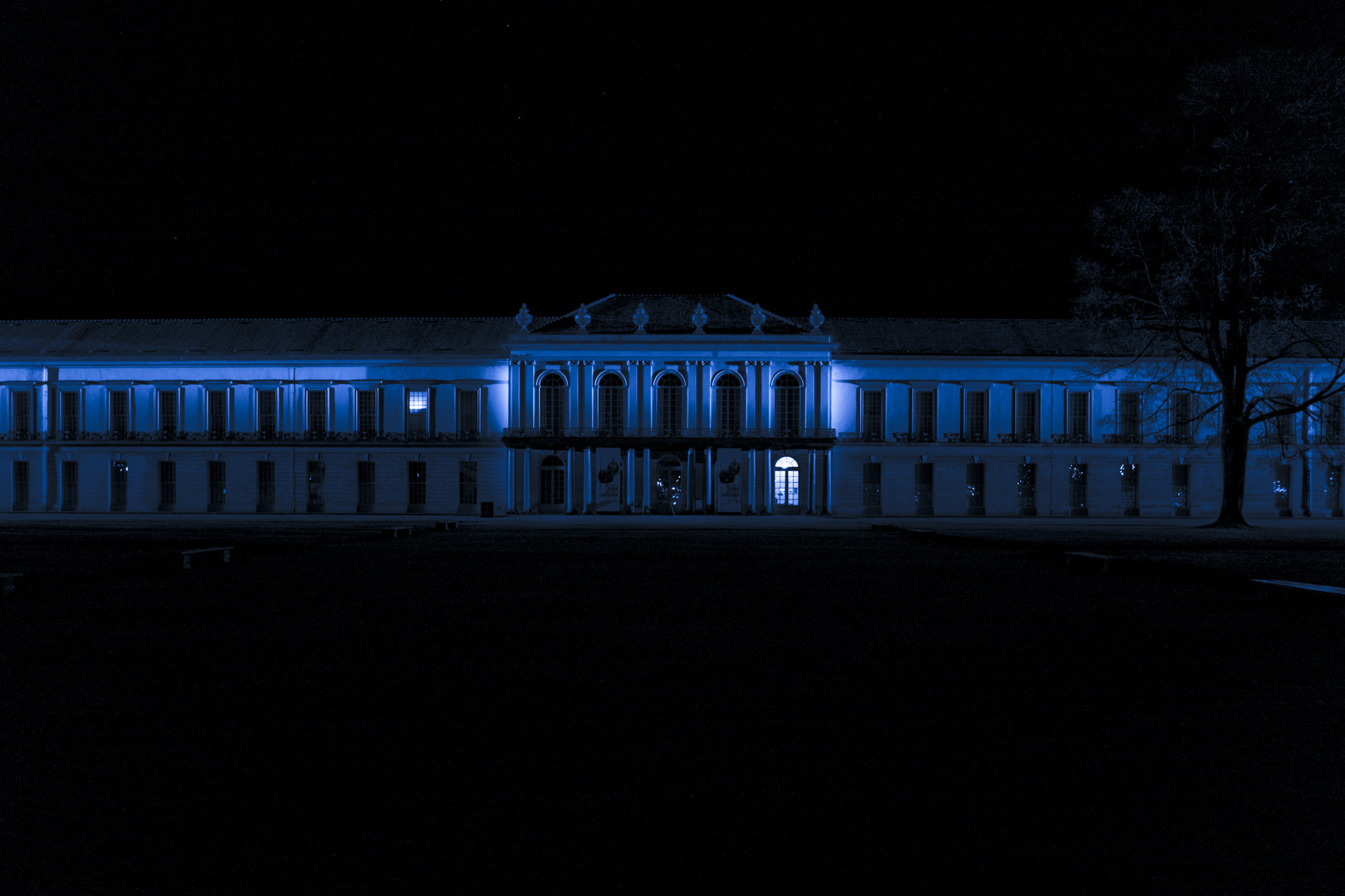 orangerie in blue