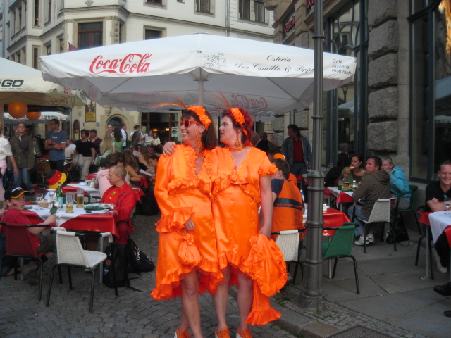 Oranje beim feiern in Leipzig