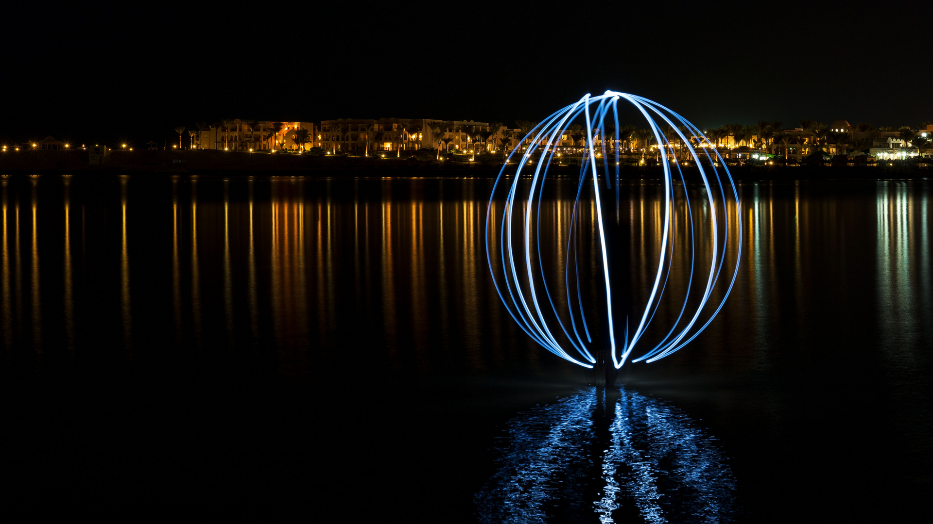 Orb über Wasser