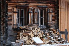 Ordentlich Holz vor der Hütte:-)