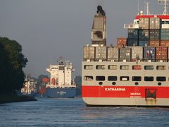 Ordentliches Gedränge auf dem Nord-Ostsee-Kanal in Höhe Quarnbek-Landwehr.