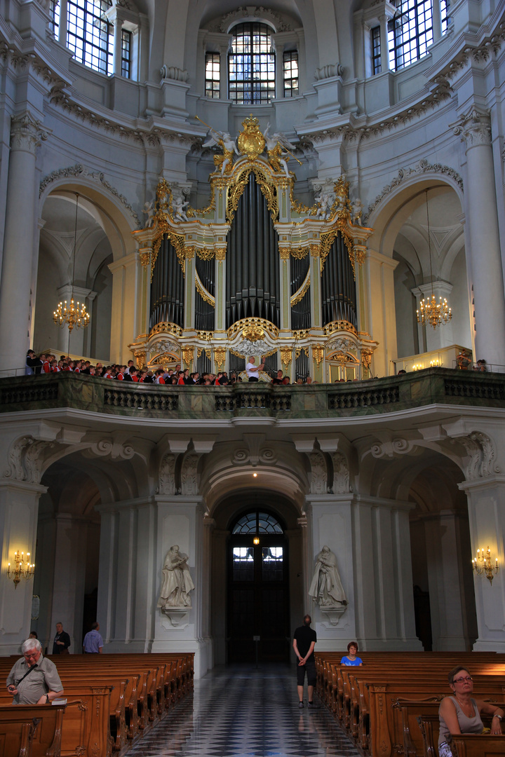 Orgel mit Chor