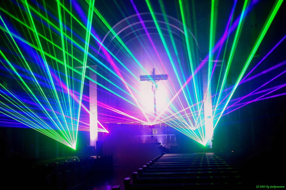 Orgel plus Laser-Lichtshow - 	Improvisationen zu Laser-Licht - „Licht und Schatten"!