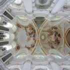 Orgel und Deckenbereich über den Sitzplätzen Klosterkirche Neresheim