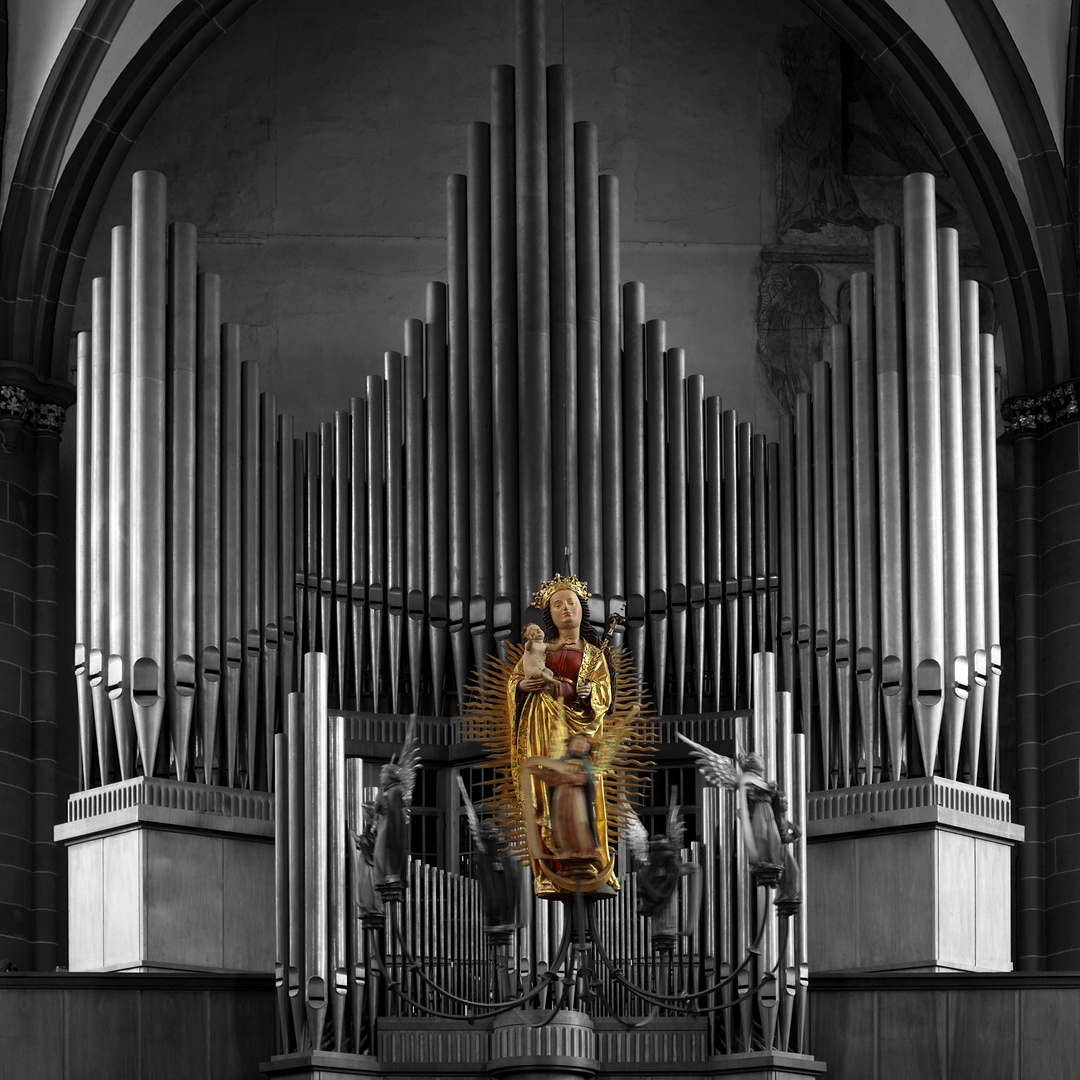 Orgel und Marienleuchter im Wetzlarer Dom