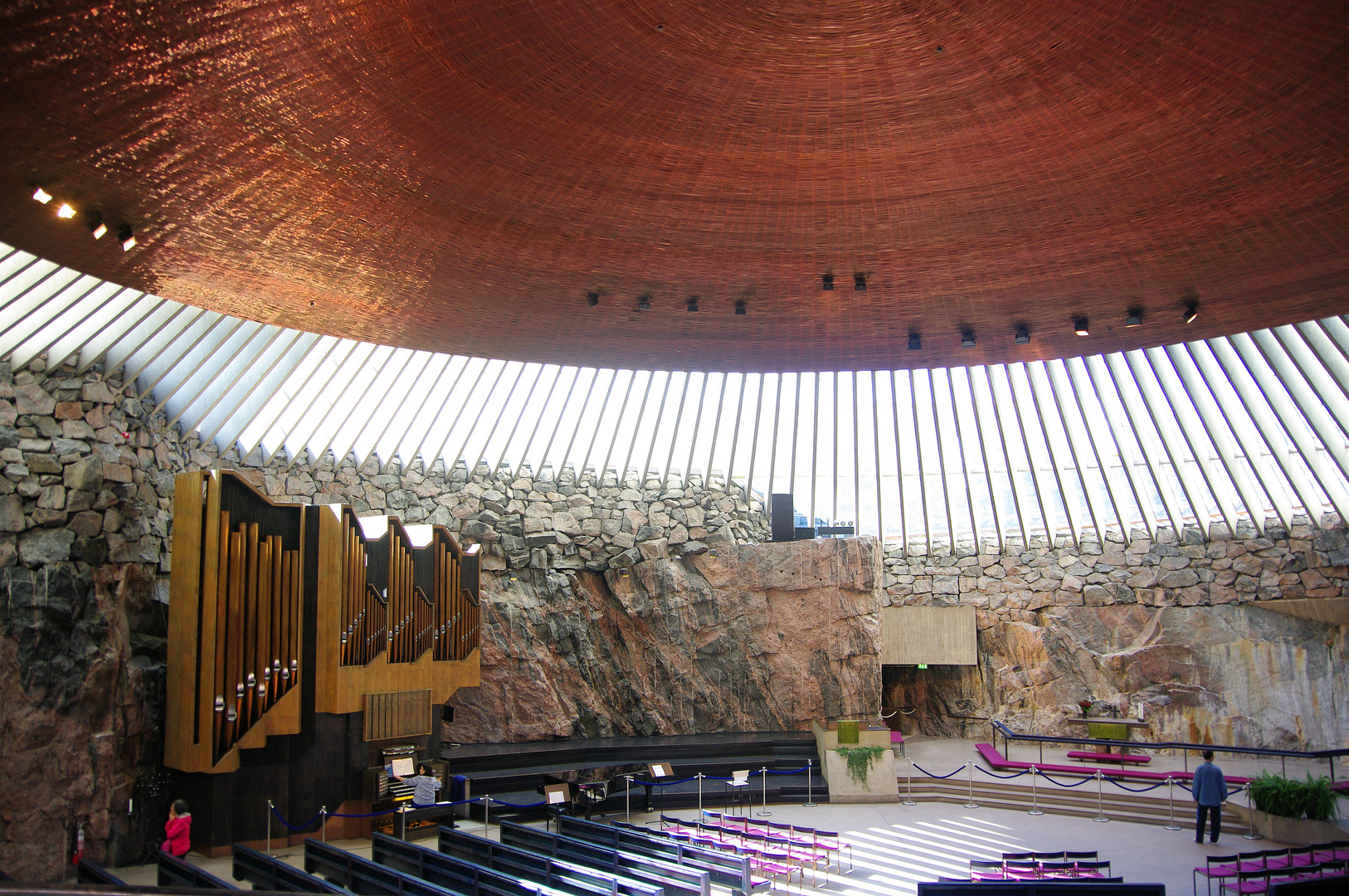 Orgelklänge in der Temppeliaukio-Kirche in Helsinki (Finnland)