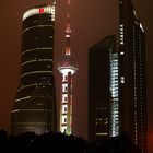 Oriental Pearl Tower bei Nacht