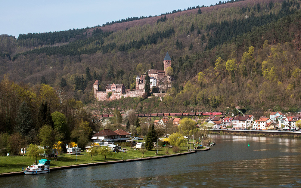 Orientrot unter'm Schloss