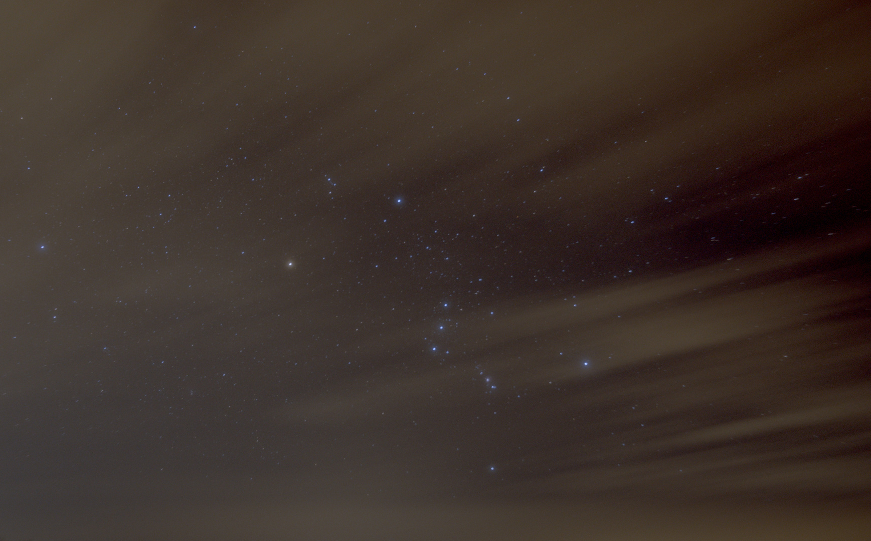 Orion hinter einem Wolkenschleier